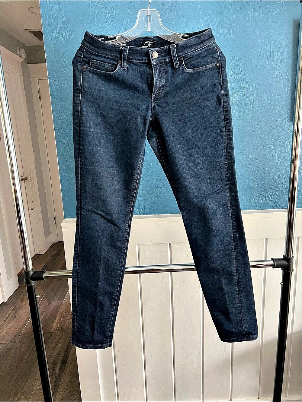 Ann Taylor LOFT Modern Skinny Jeans in Blue Waist 27/4 Like New